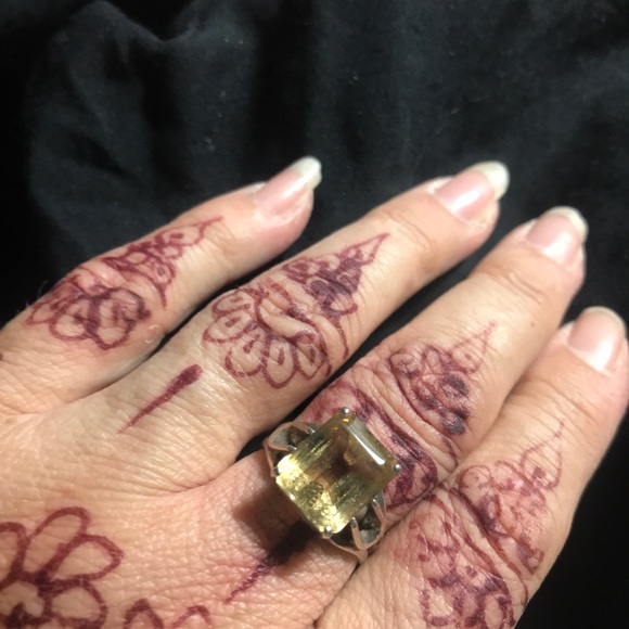Preowned Sterling and Citrine ring. - Picture 1 of 3
